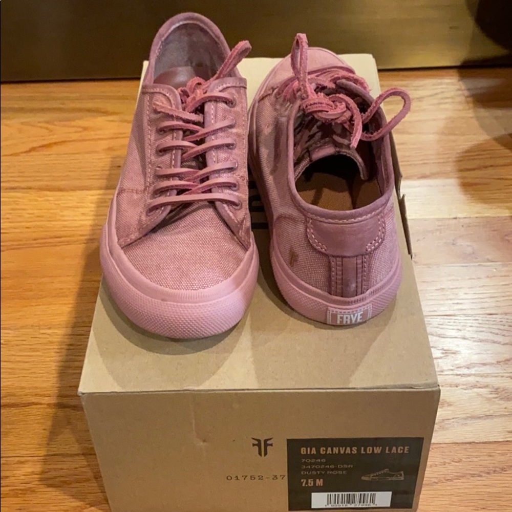 Women’s shoe